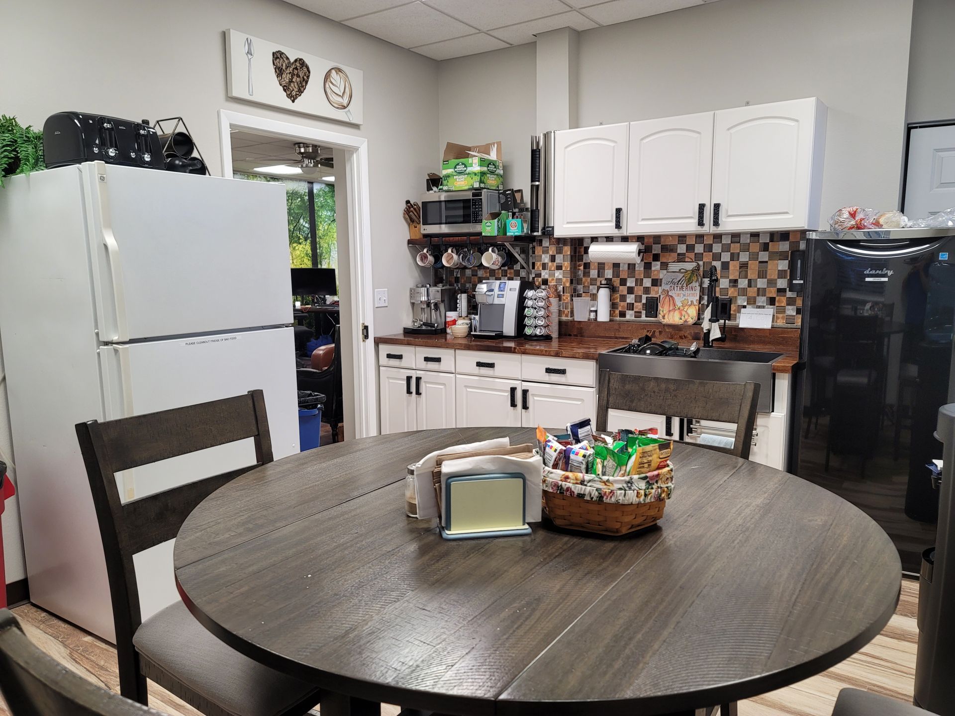 4 & Co Coworking Spaces image 3