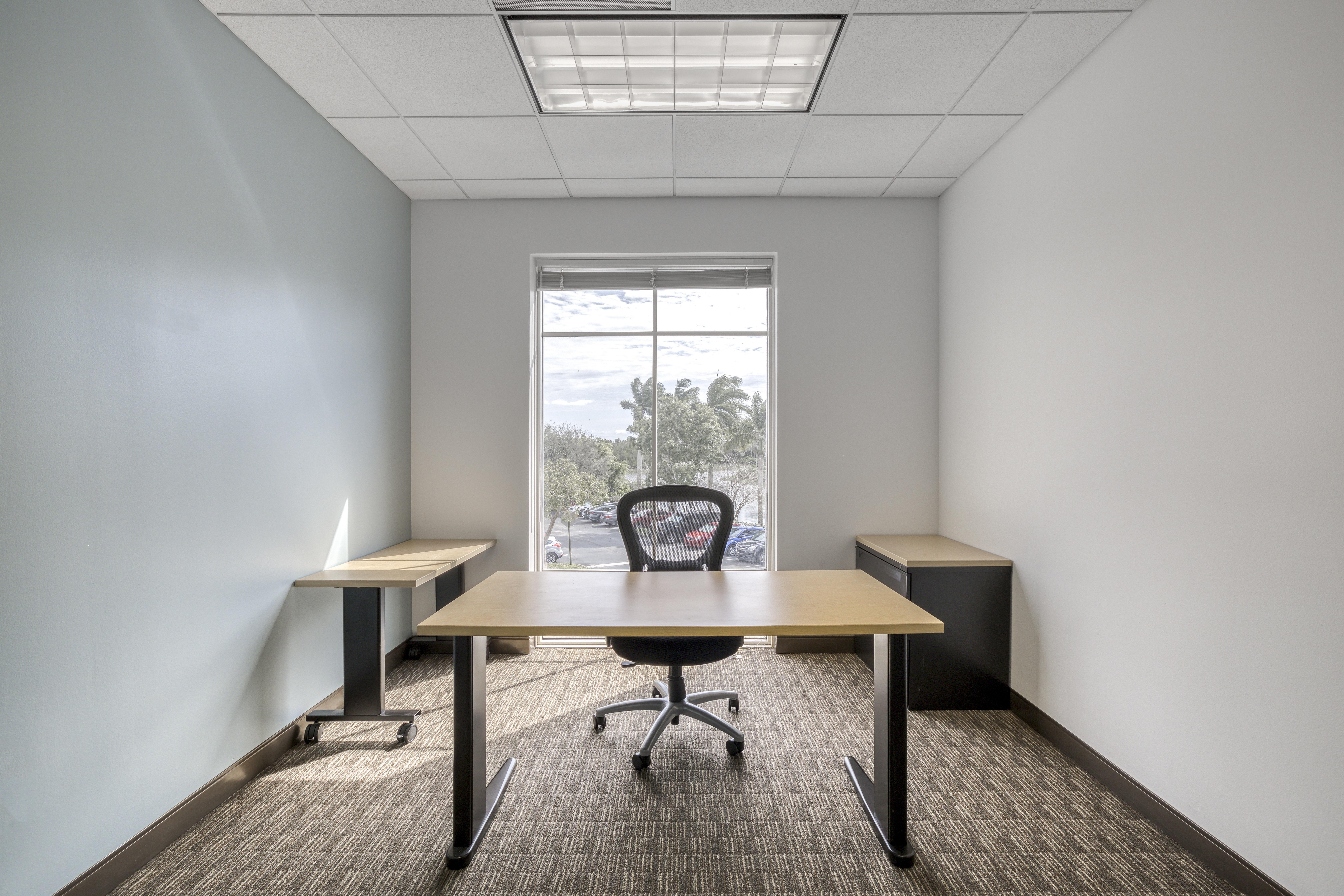 Regus - Florida, Coral Springs - Heron Bay image 3