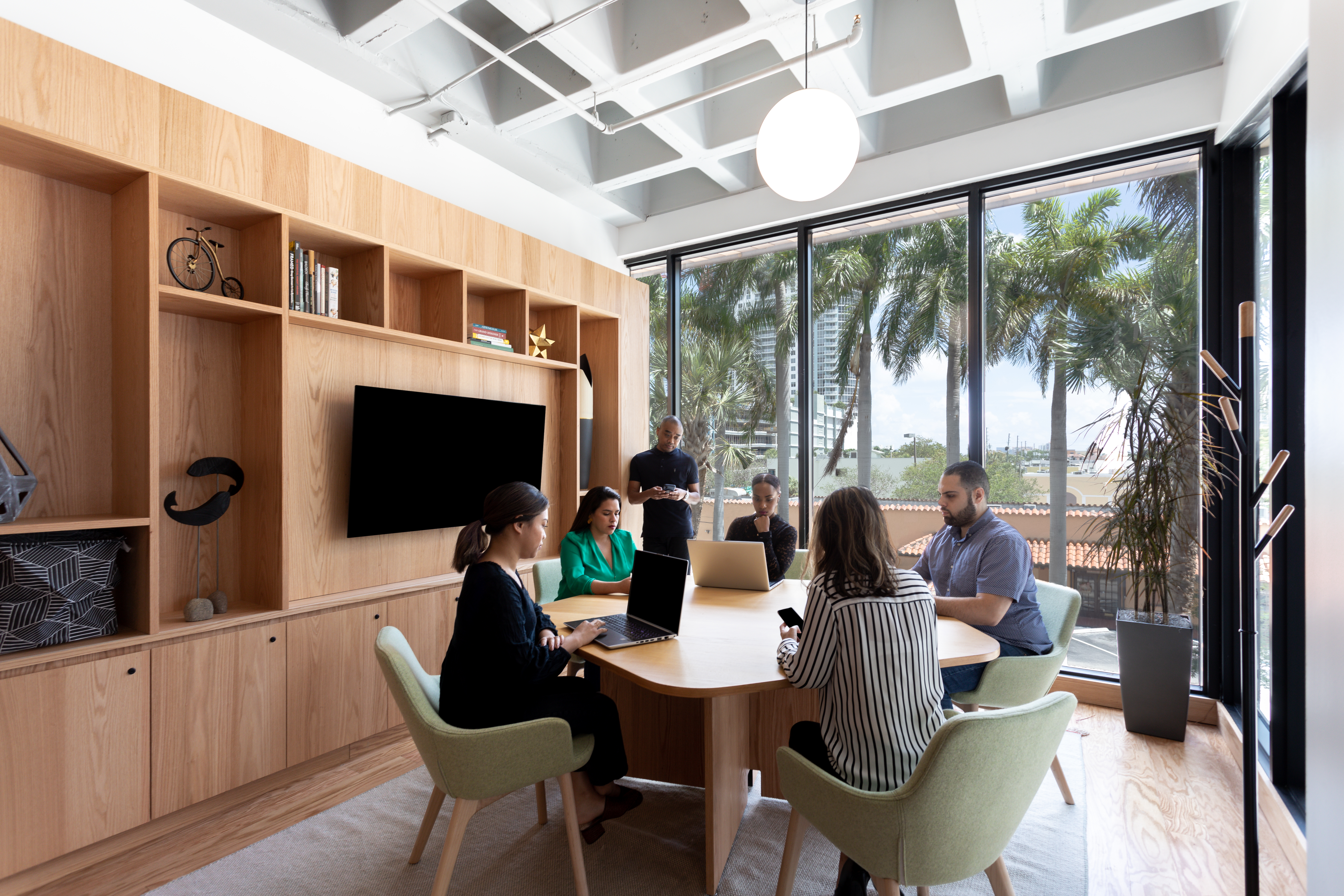 Spaces - Florida, Fort Lauderdale - Las Olas Square image 4