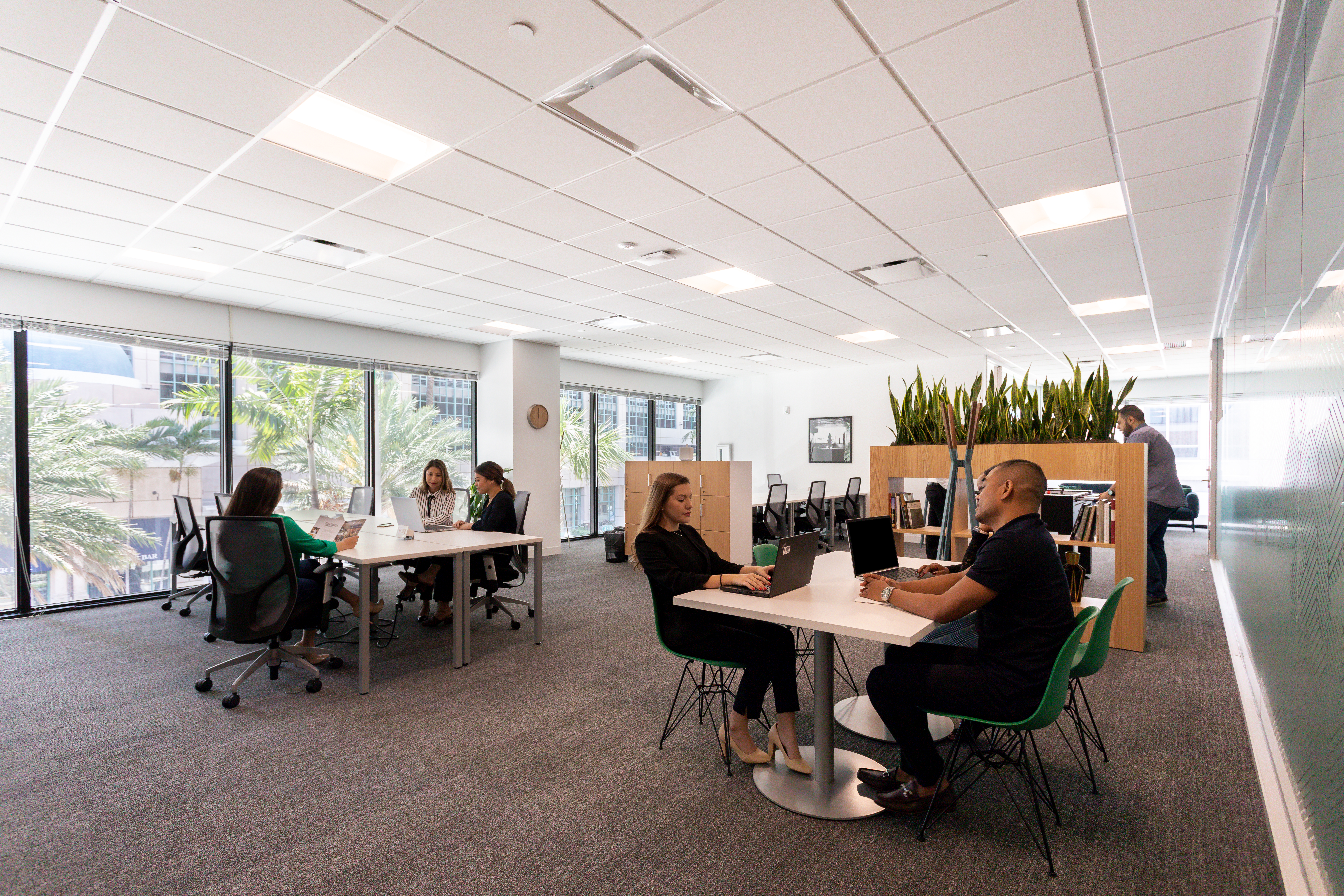 Spaces - Florida, Fort Lauderdale - Las Olas Square image 5