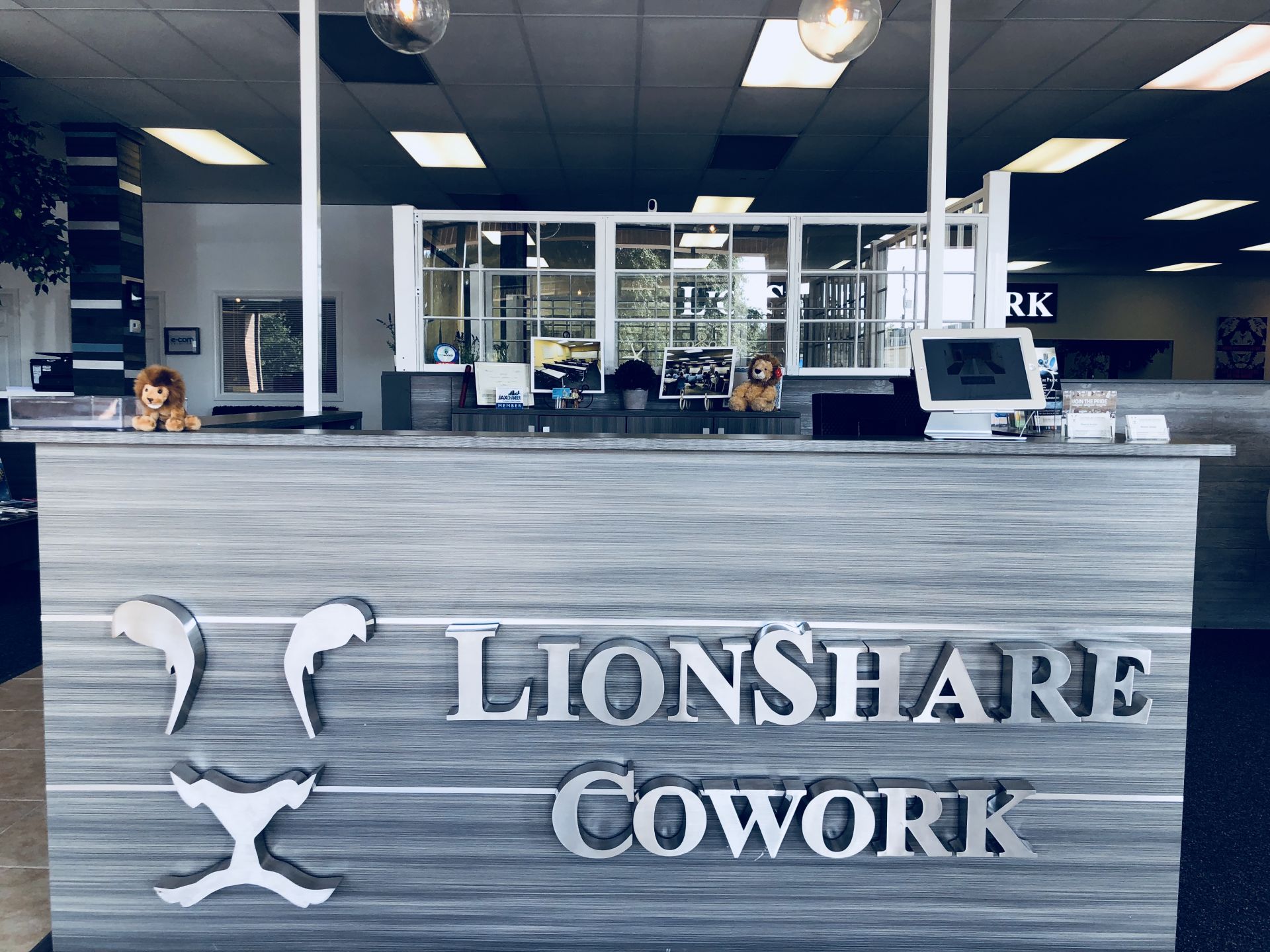 Lionshare Cowork Jacksonville Book Online Coworker