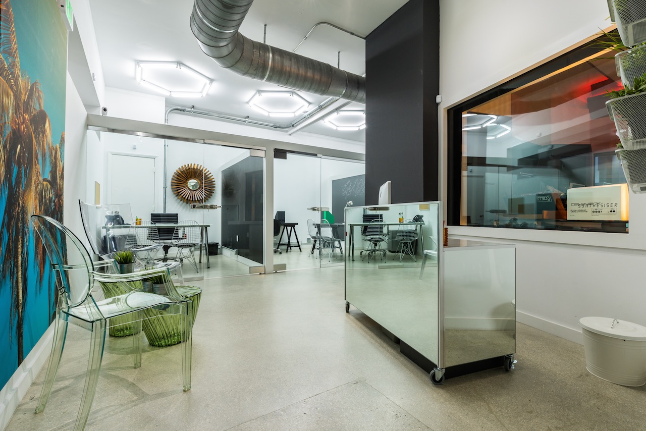 Carbon Wynwood image 2