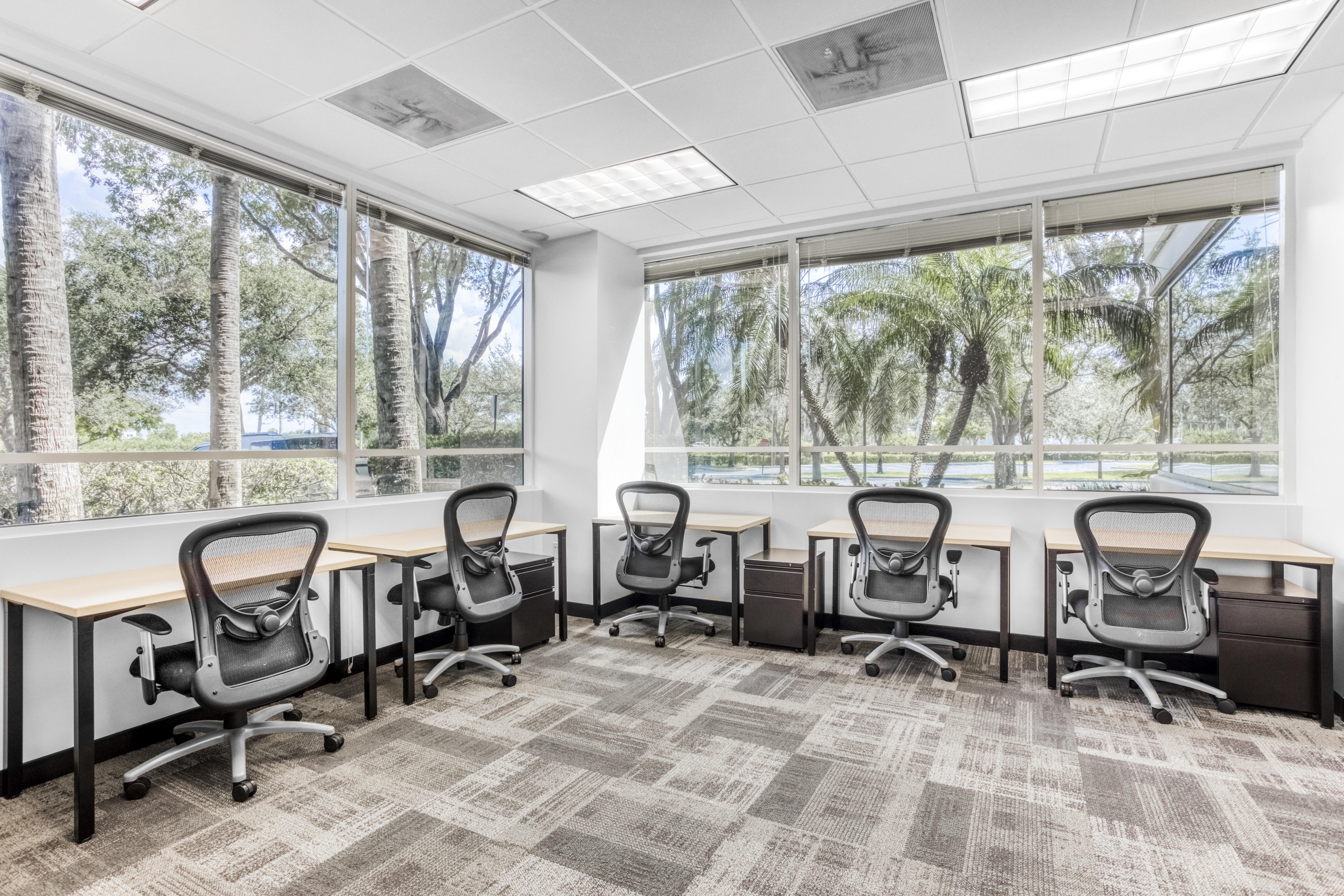 Regus - Florida, Miramar - Huntington Square III image 3
