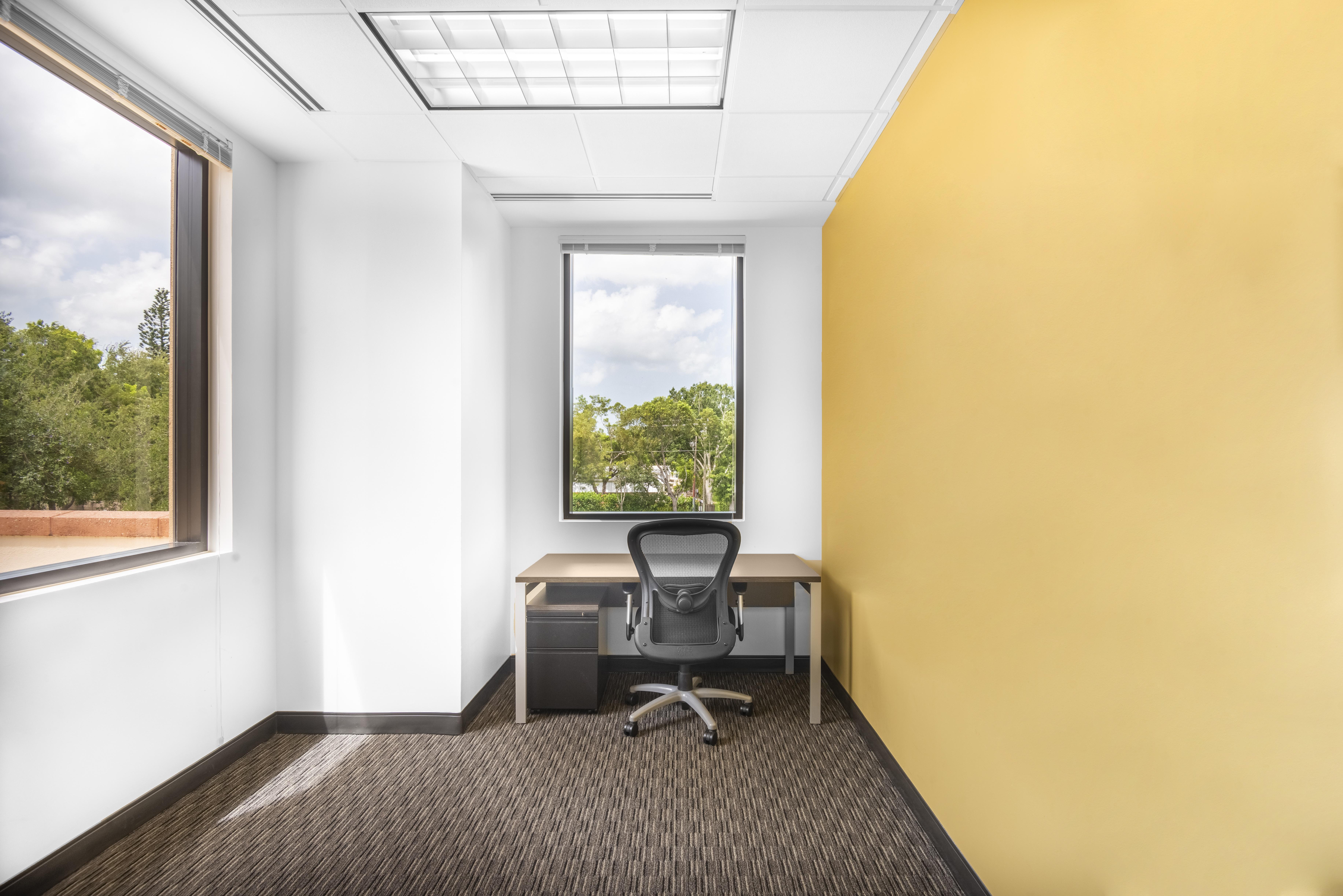 Regus - Florida, Naples - Tamiami Trail image 3
