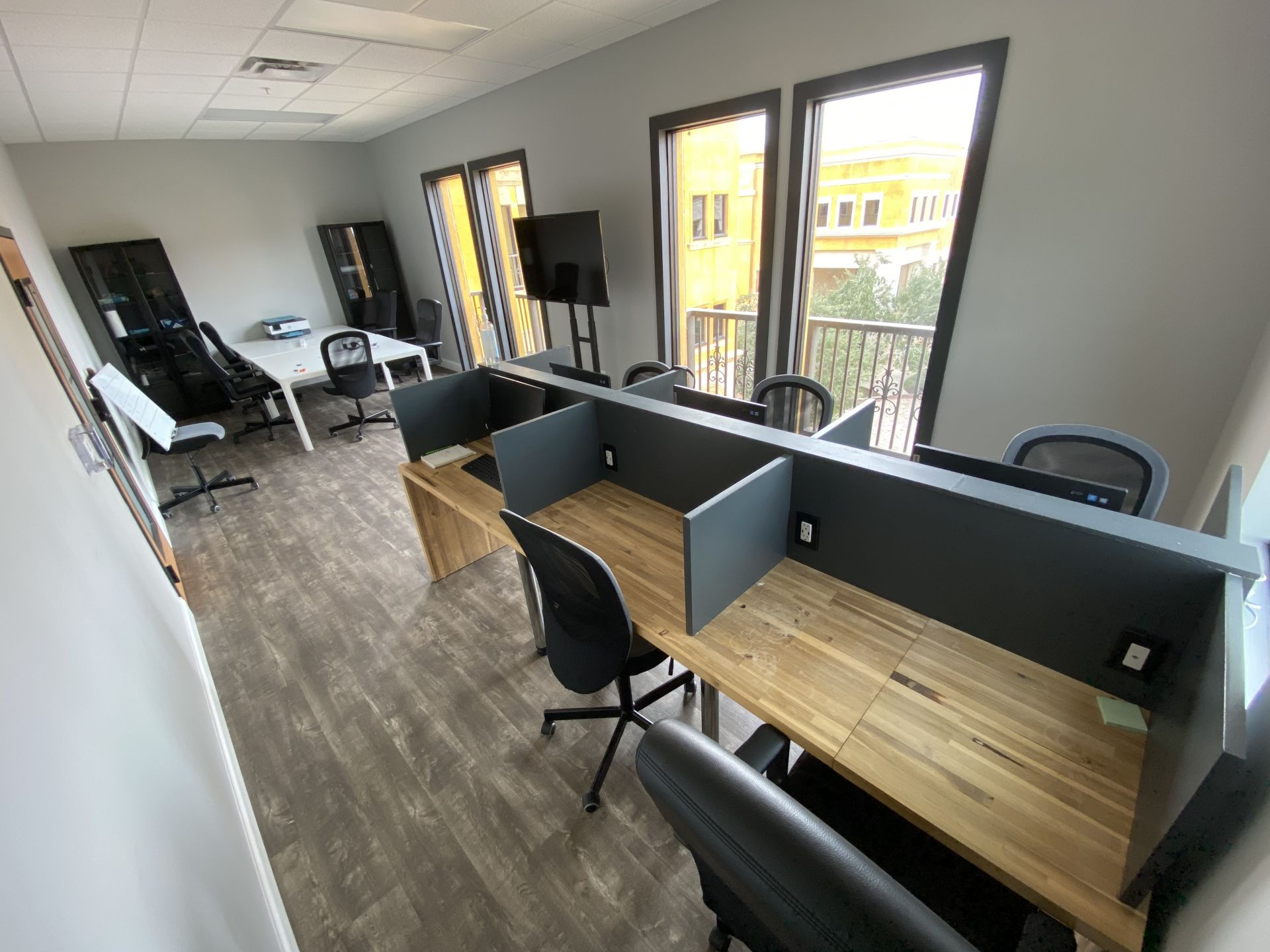 Easy Work Space image 2