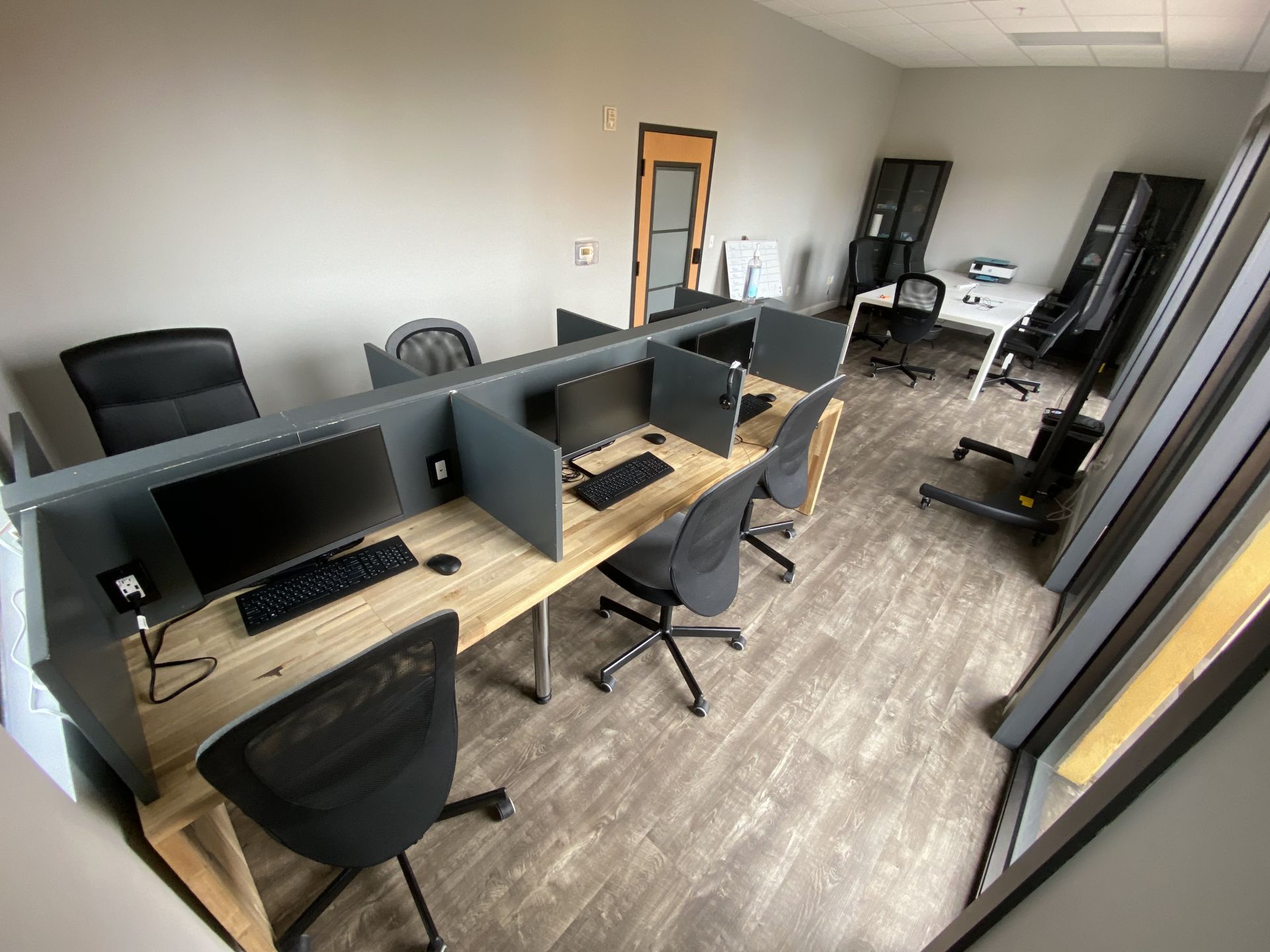 Easy Work Space image 4