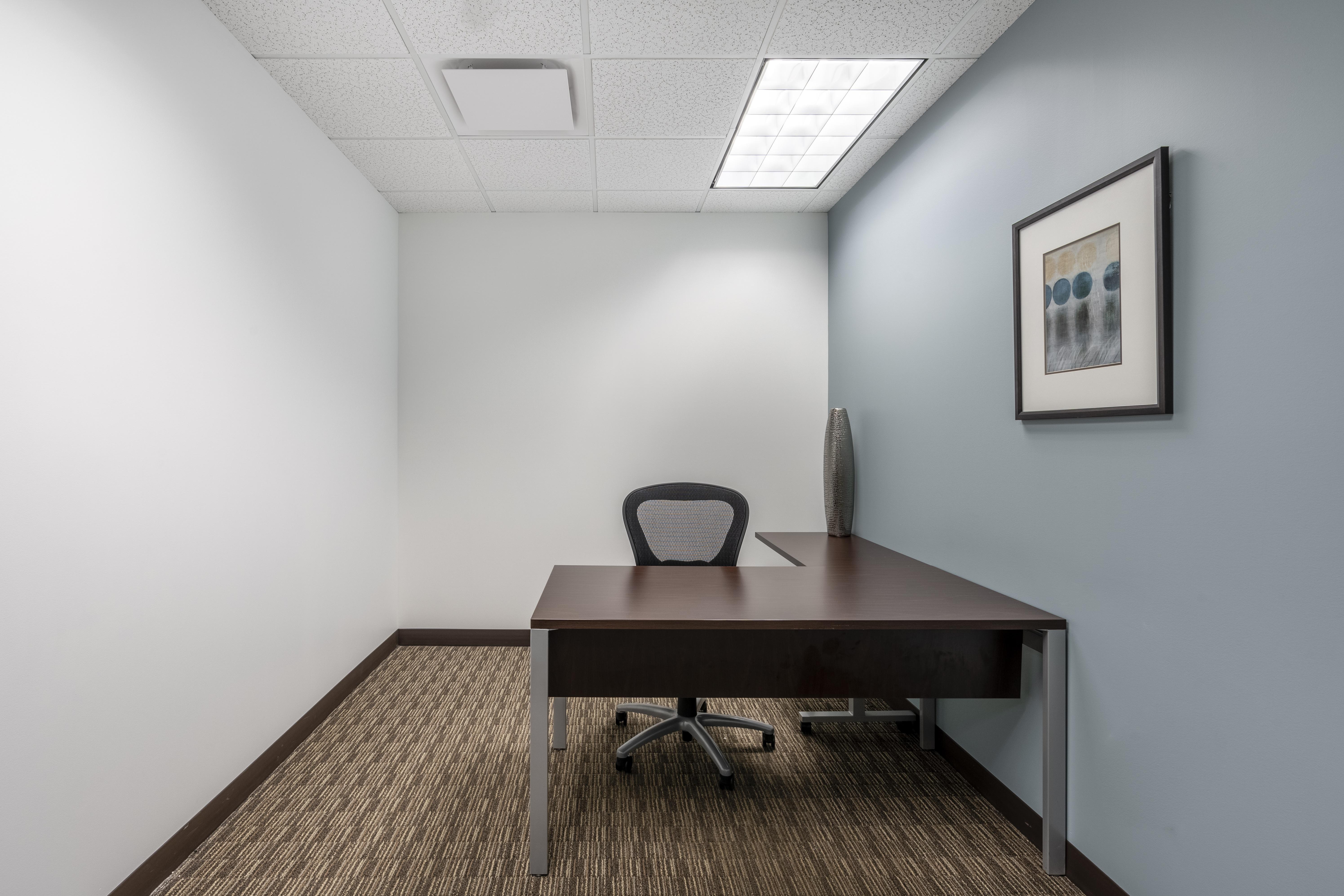 Regus - Illinois, Downers Grove - Executive Towers West image 3