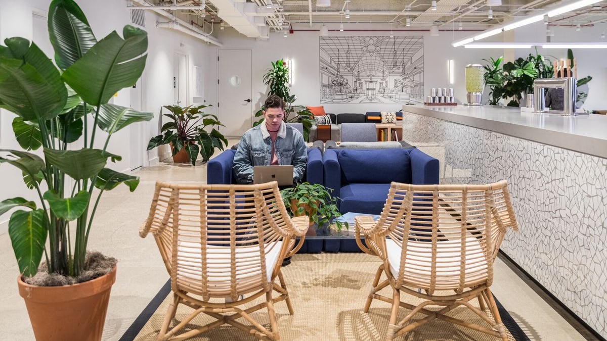 WeWork 222 South Riverside Plaza image 4