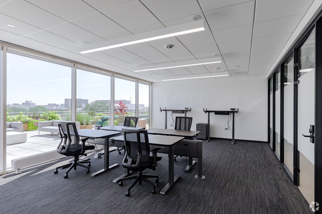 Venture X Chicago - Oak Brook image 2