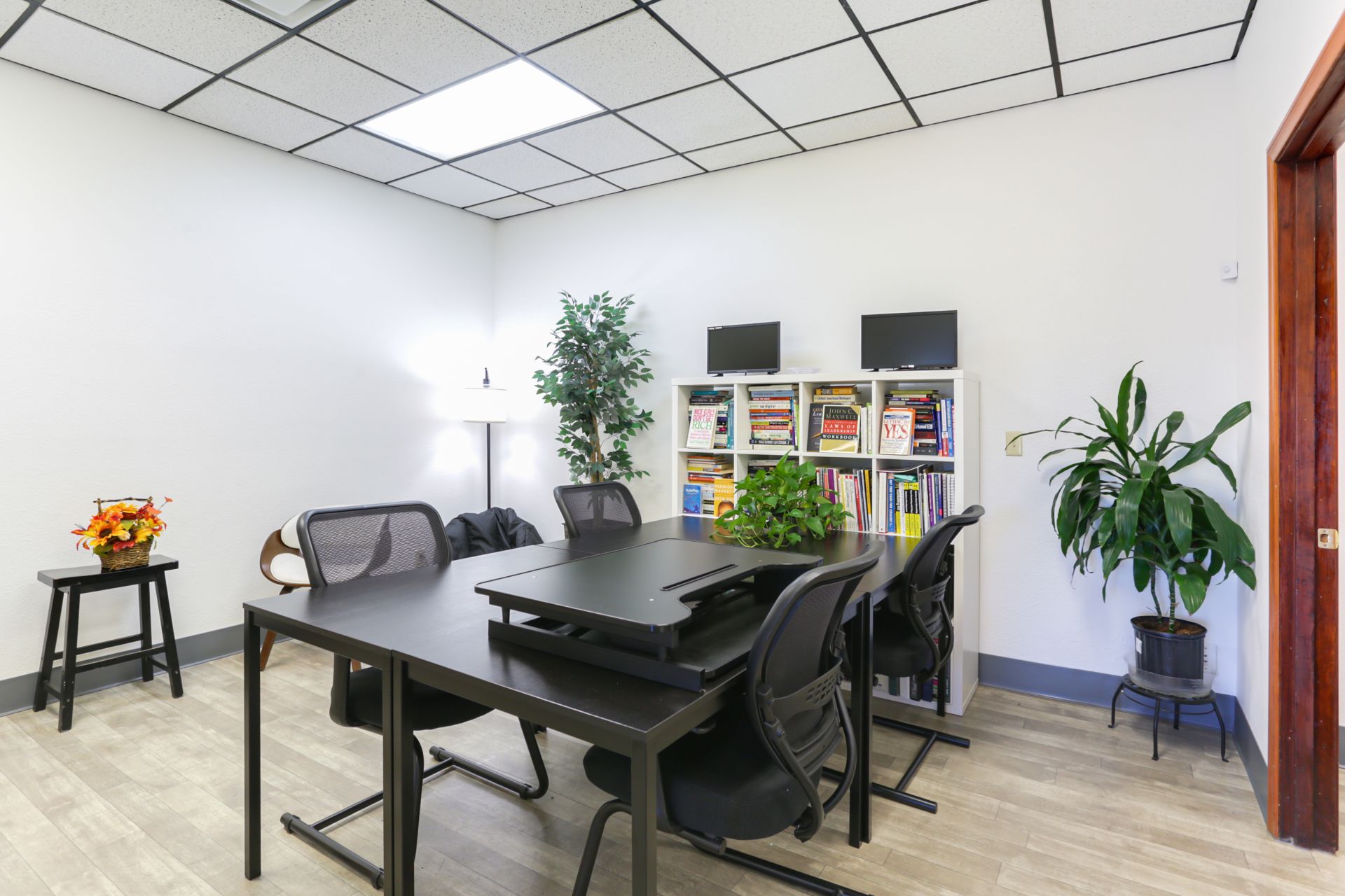 Feathernest Colearning Group image 5