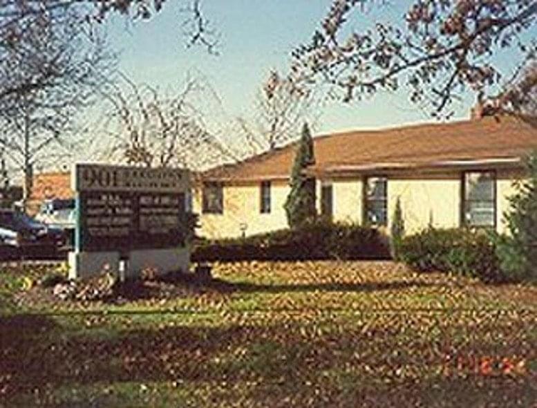 901 Executive Building image 3