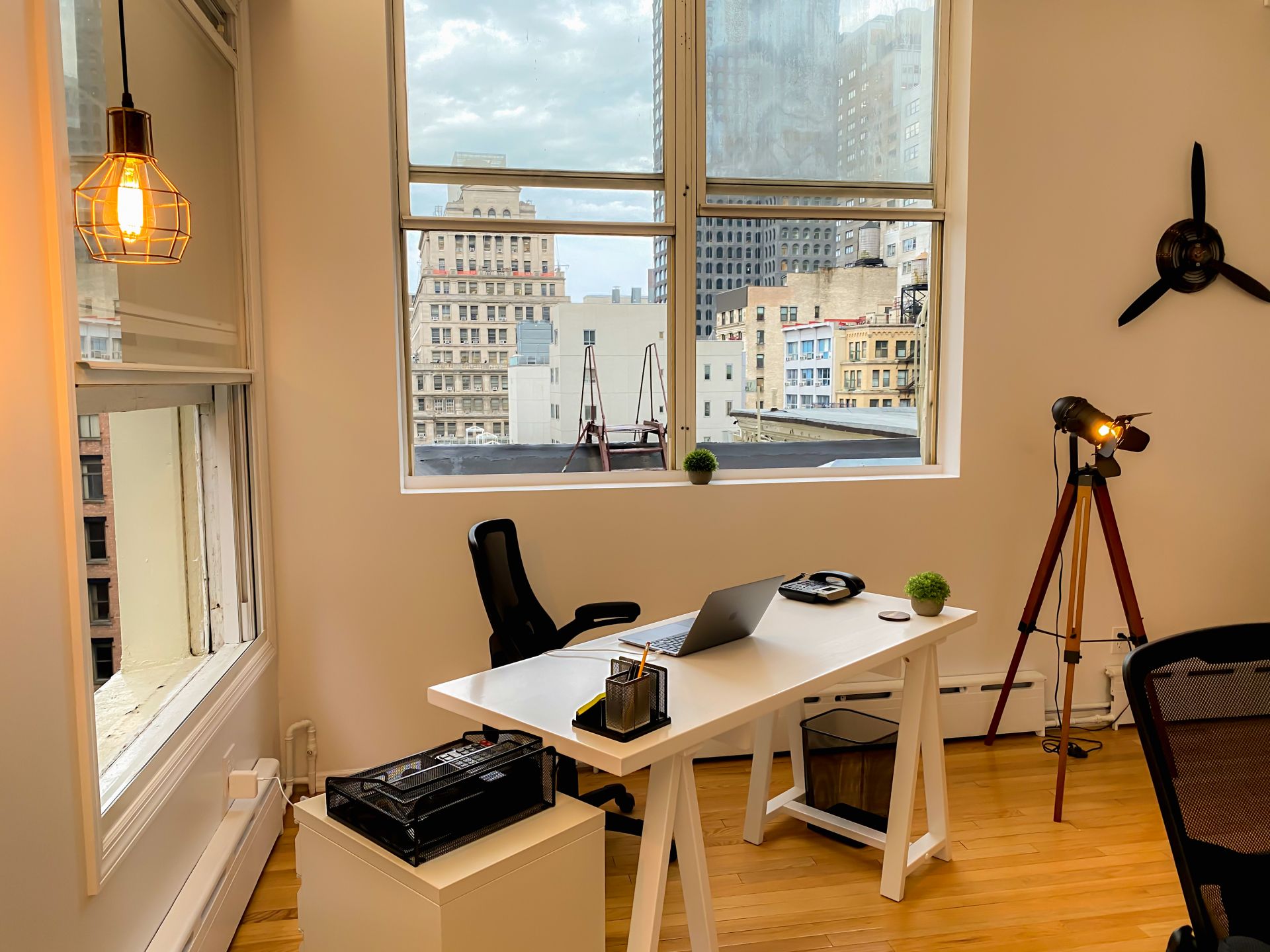 Open or dedicated desk at PH Fulton Centre image 3