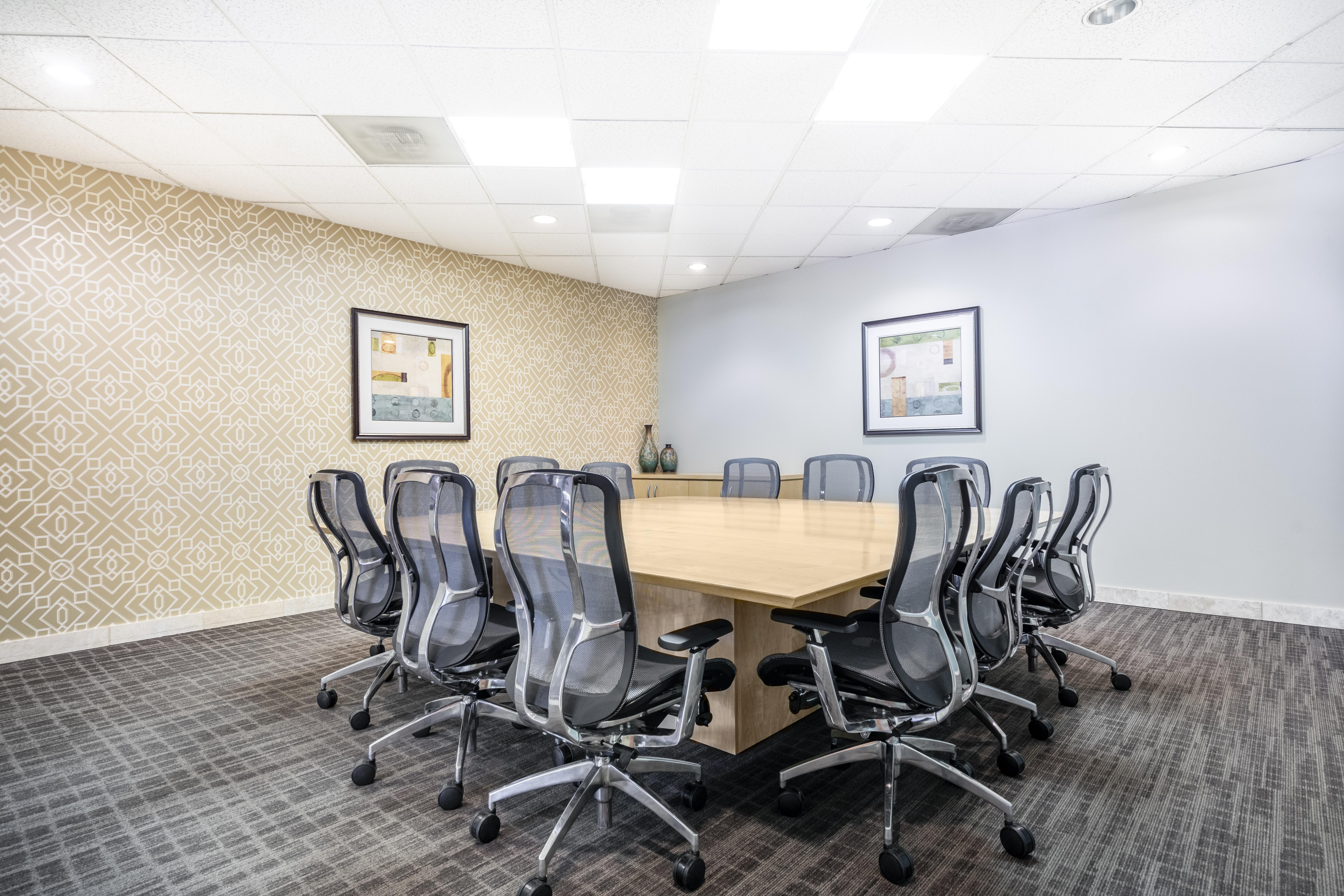 Regus - Oregon, Lake Oswego - Centerpointe image 4