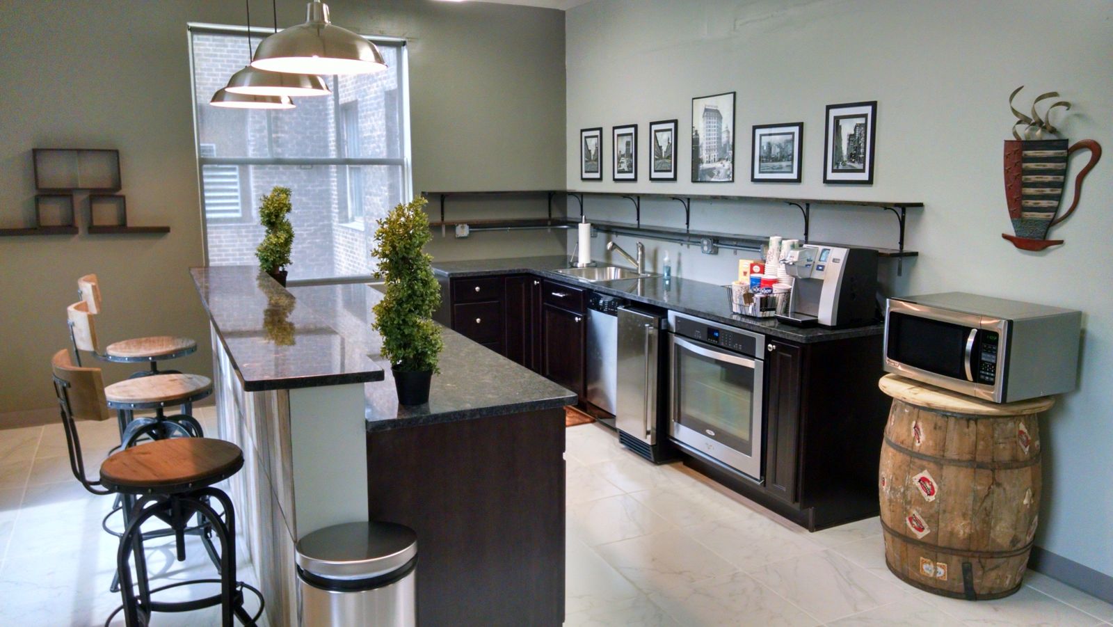 Club Level CoWorking image 2