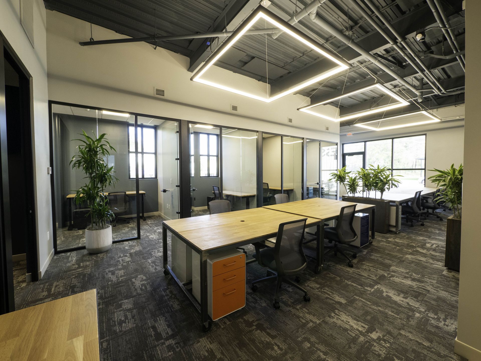 Big Chair Workplace image 2