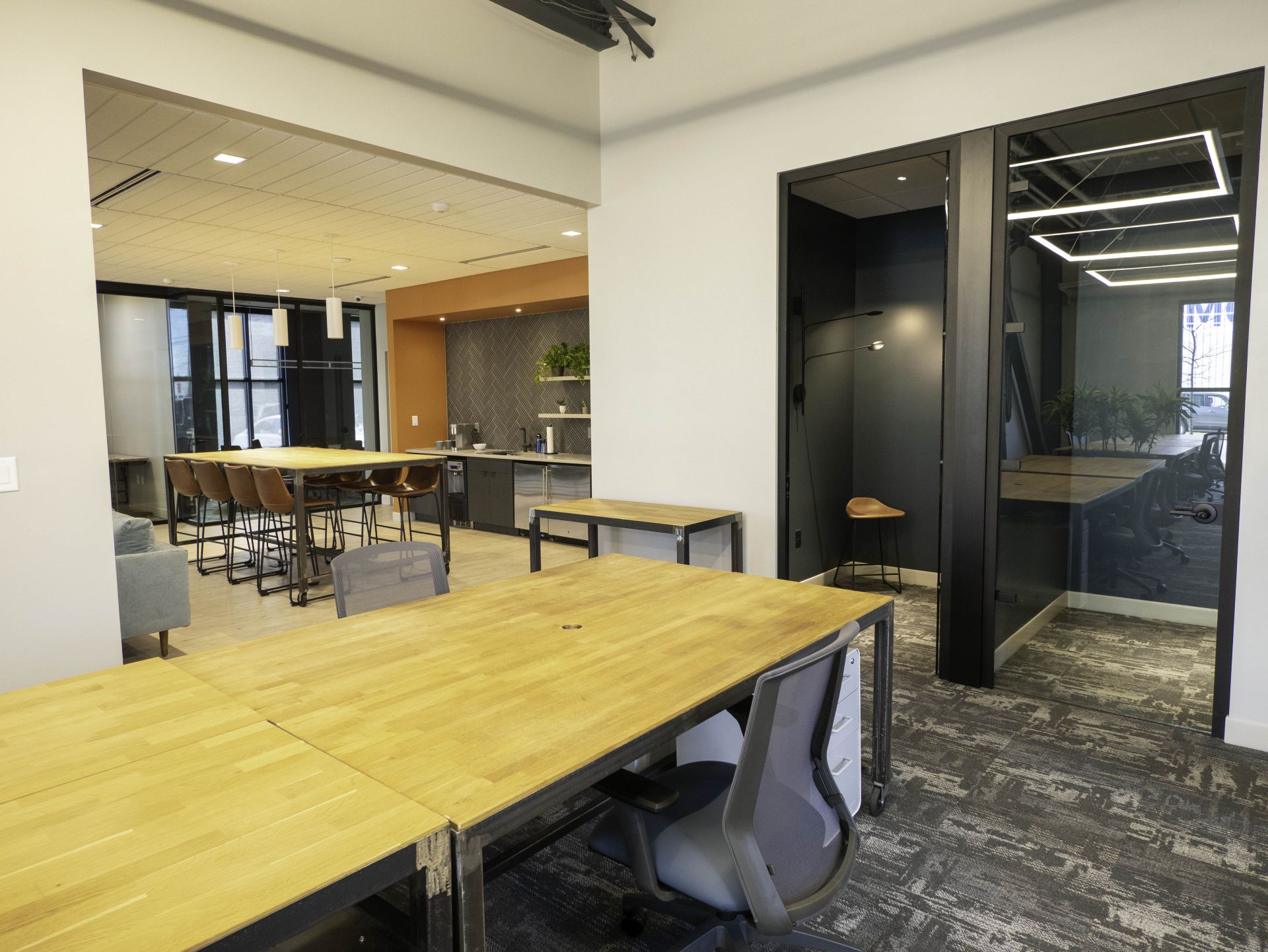 Big Chair Workplace image 4