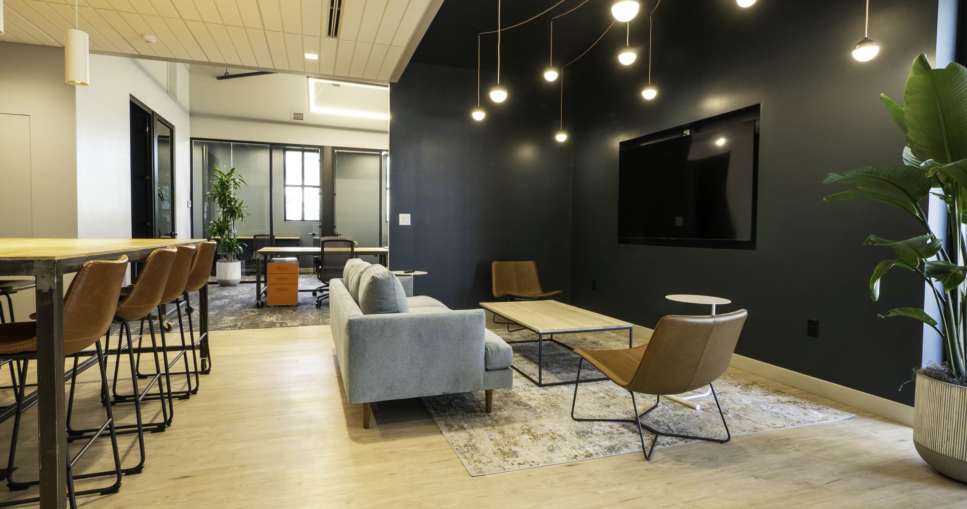 Big Chair Workplace image 3