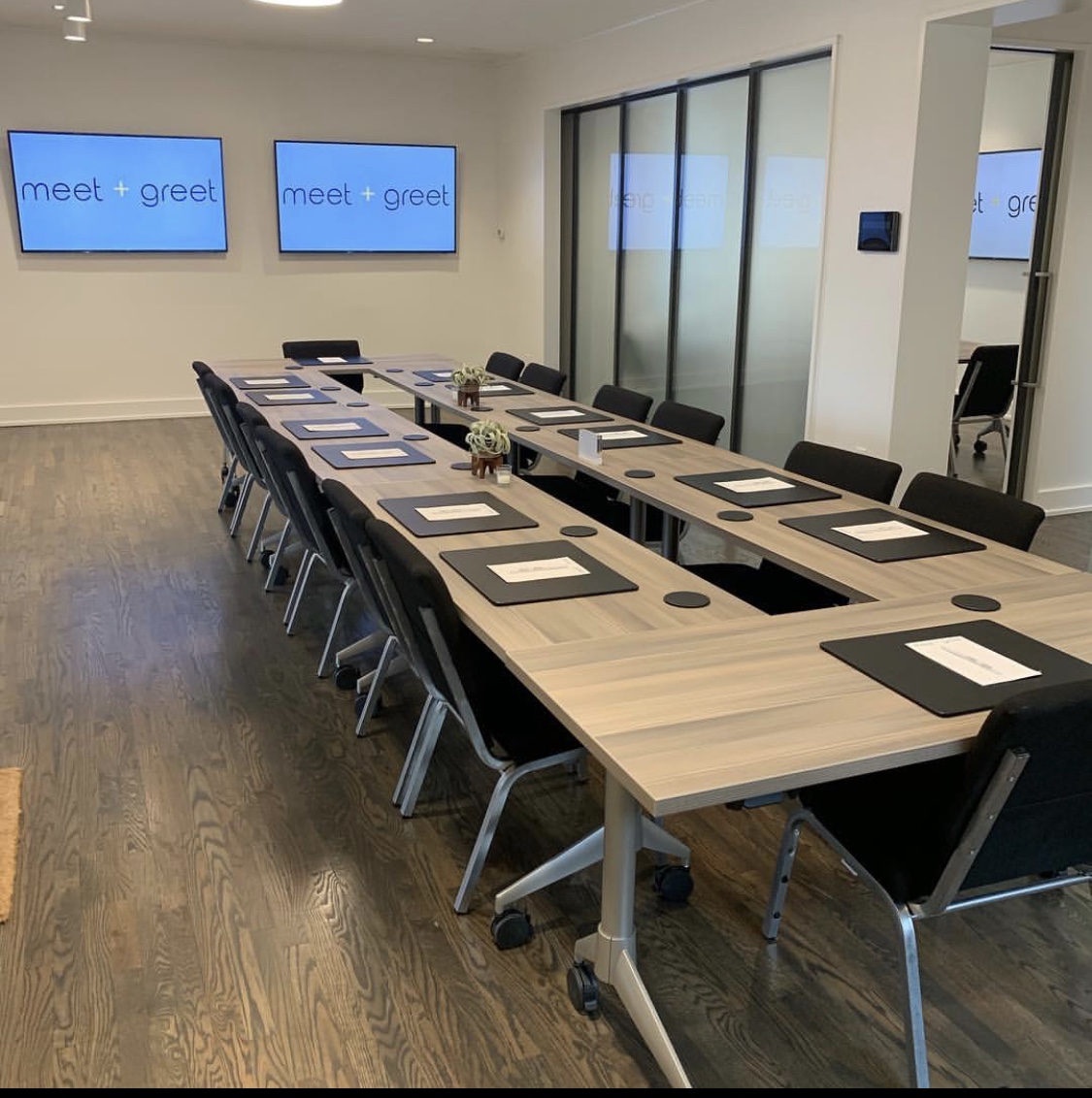 meet + greet image 3