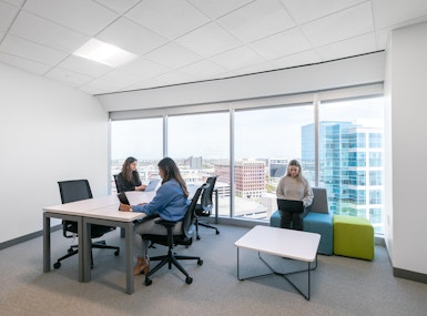 Spaces - Texas, Addison - The Colonnade image 3