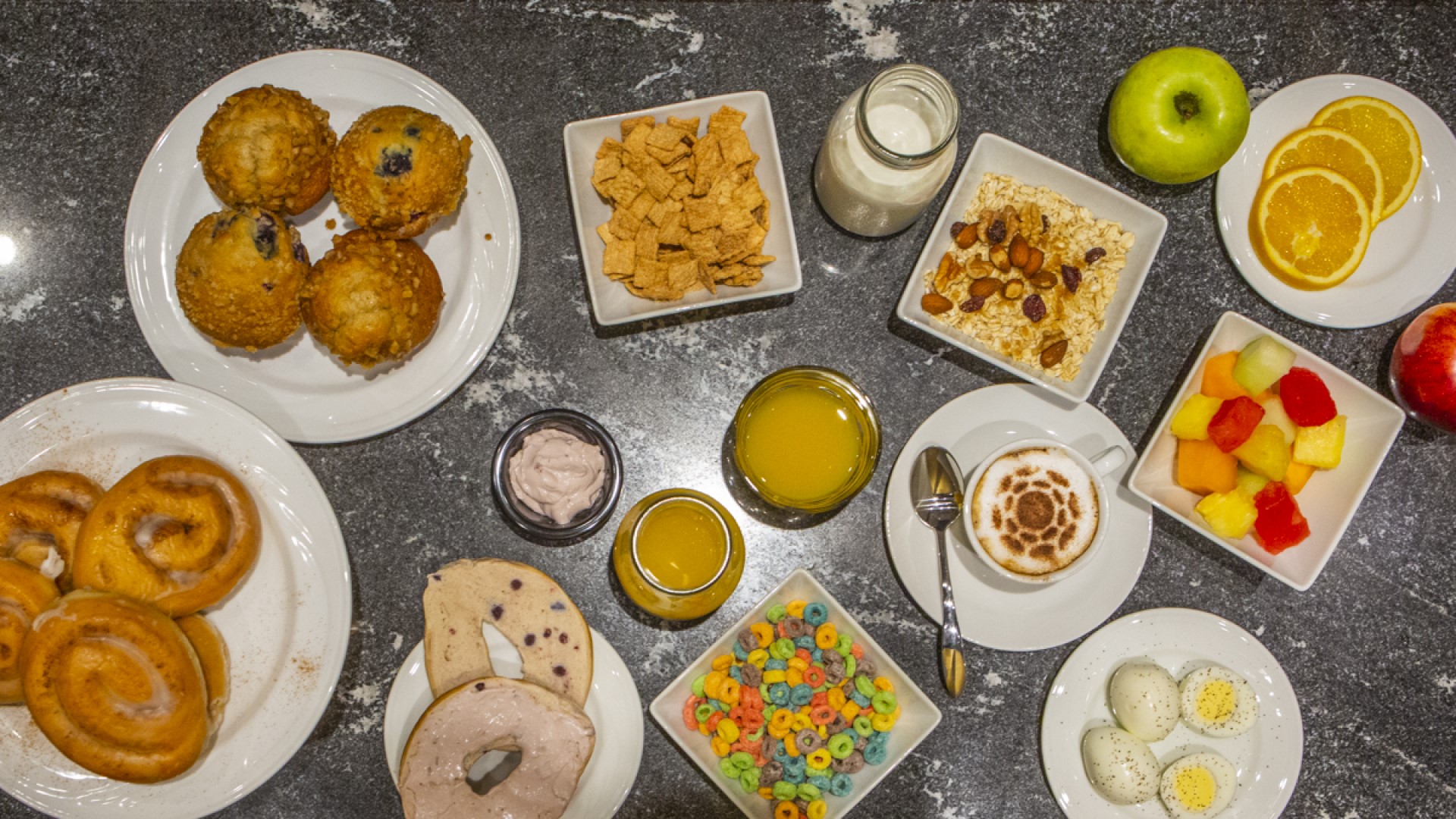 Plaza Premium Lounge (Domestic Departures) / Dallas image 3