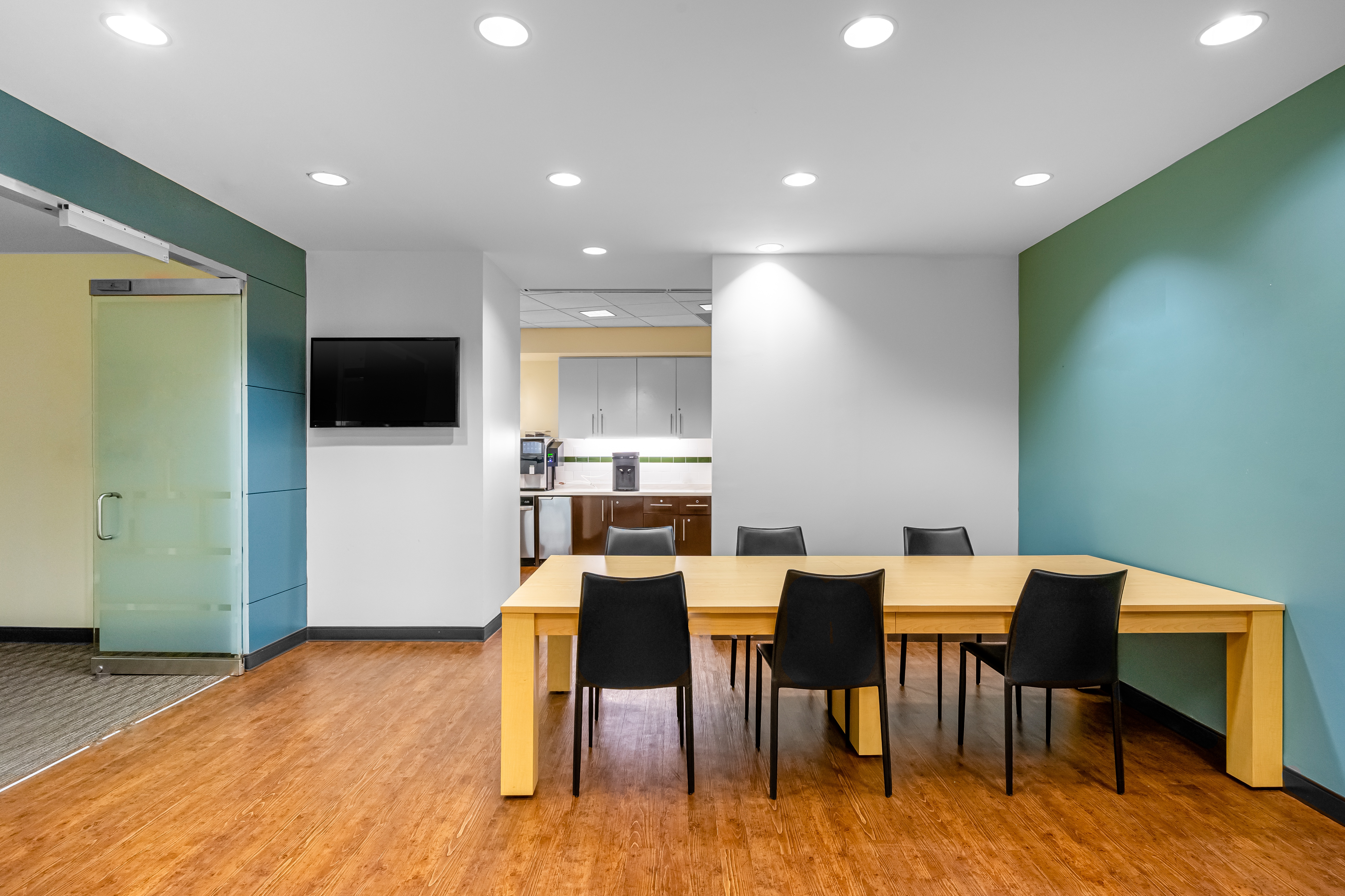 Regus - Texas, Dallas - The Crescent image 5