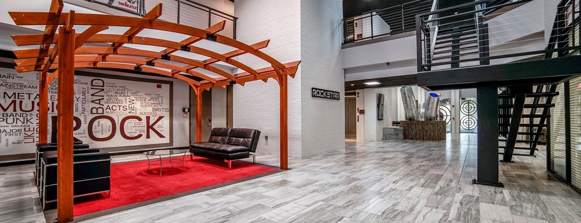 Houston Business Lounge image 5