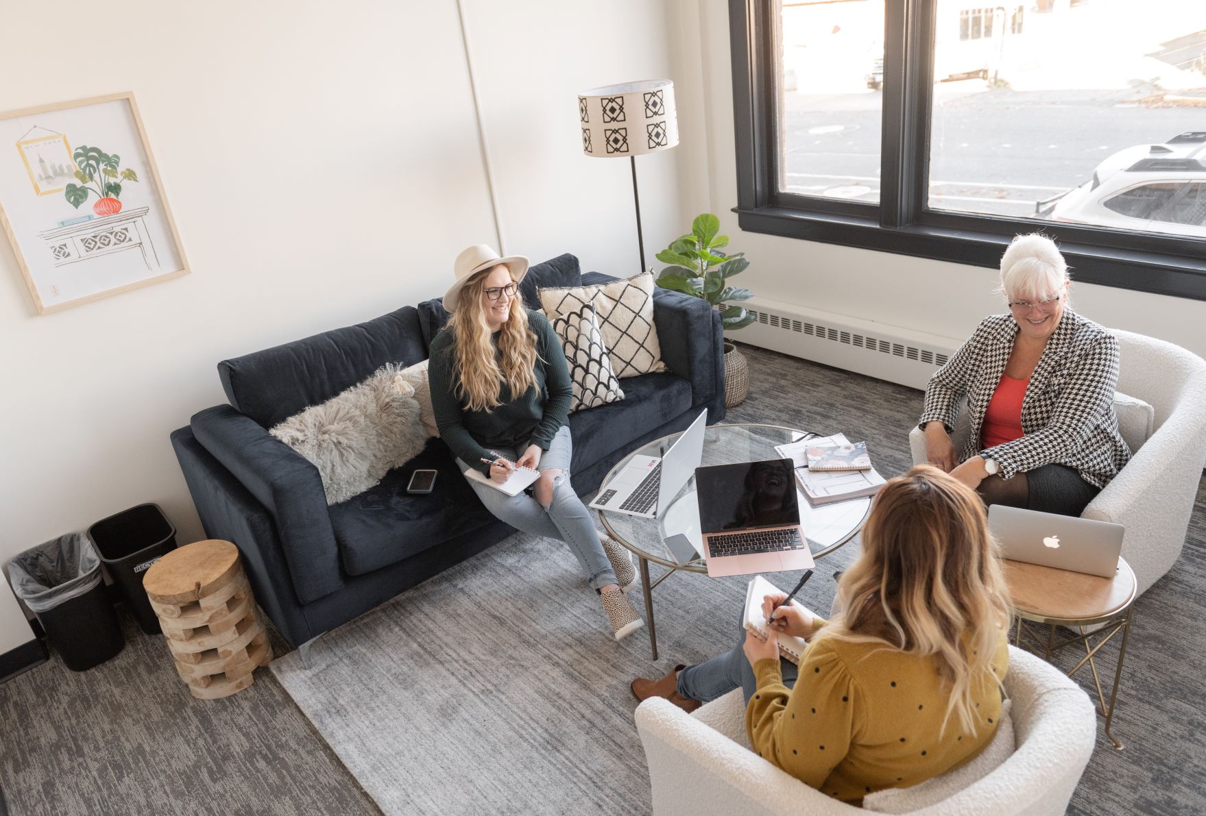 Her Connection Hub image 3