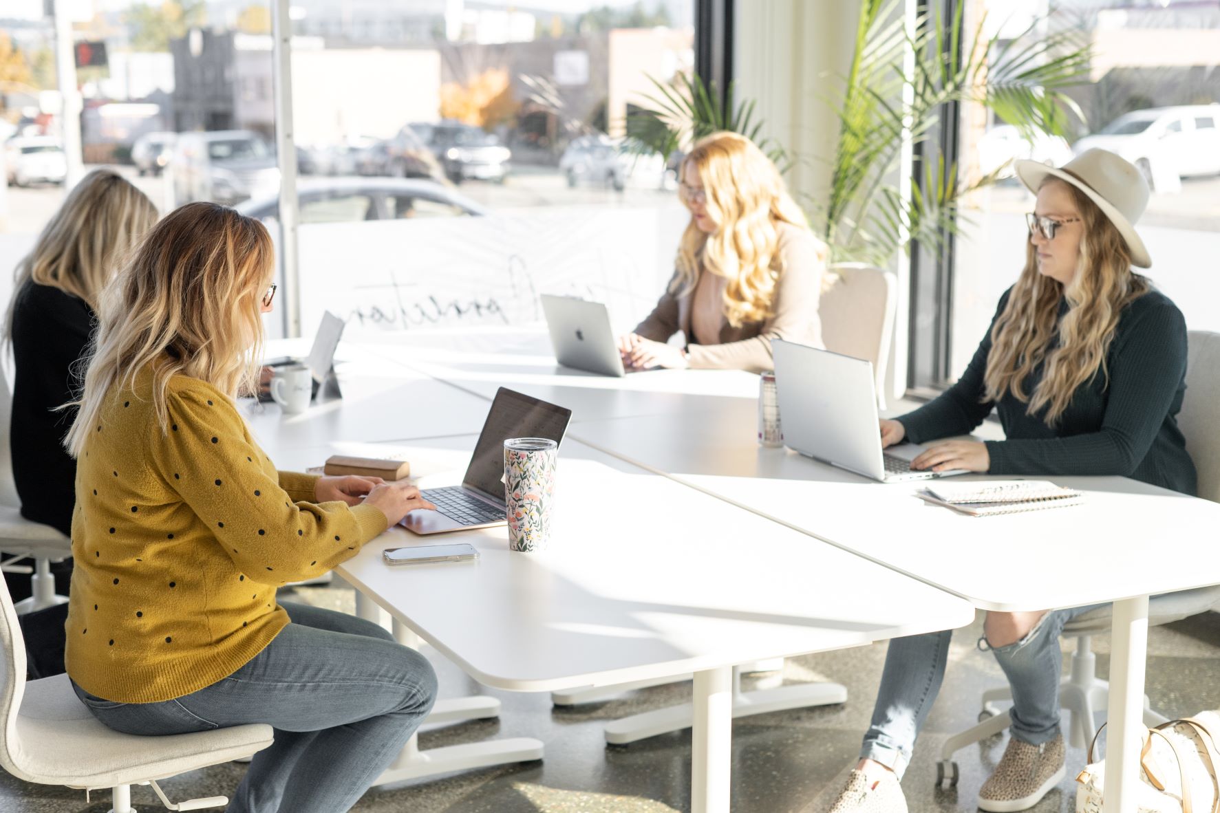 Her Connection Hub image 5