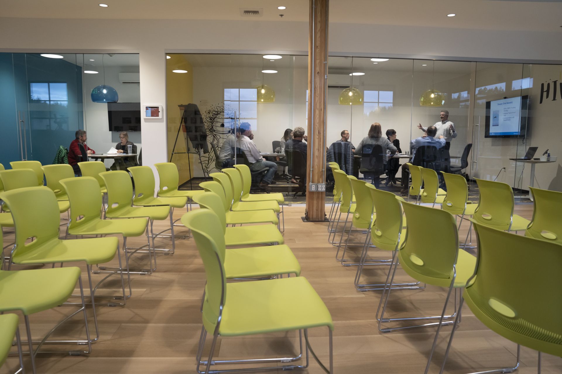 Vibe Coworks image 2