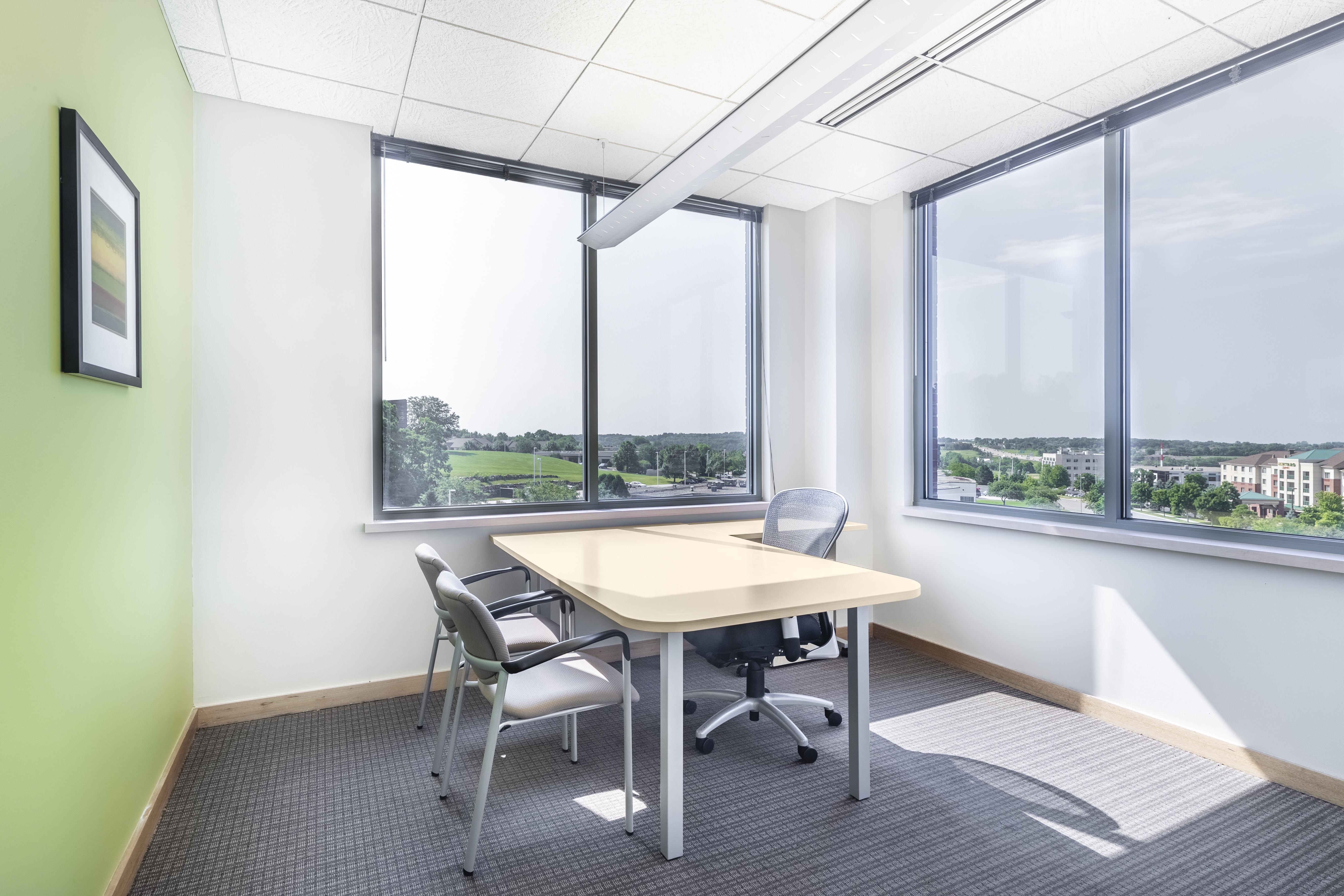 Regus - Wisconsin, Madison East - Park Bank Plaza image 3