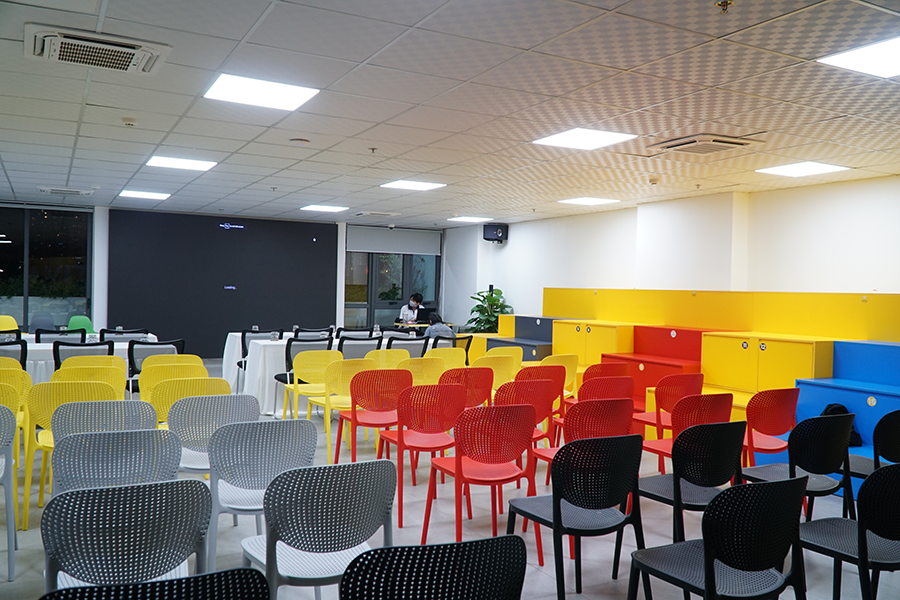 ENOUVO SPACE - NGO QUYEN - COWORKING CAFE & SPACE image 3