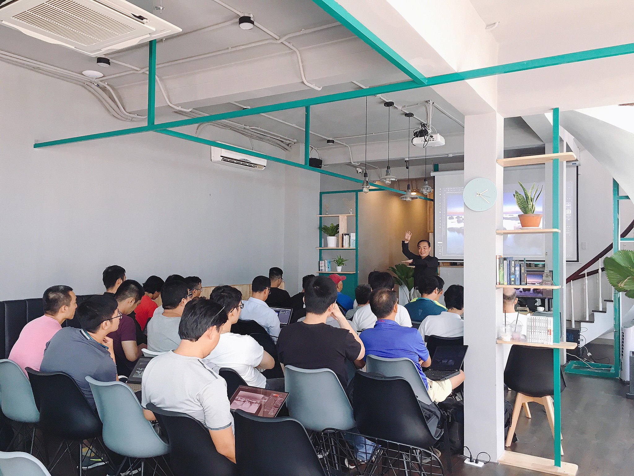 GEEK Hub Workspace and Cafeteria image 3