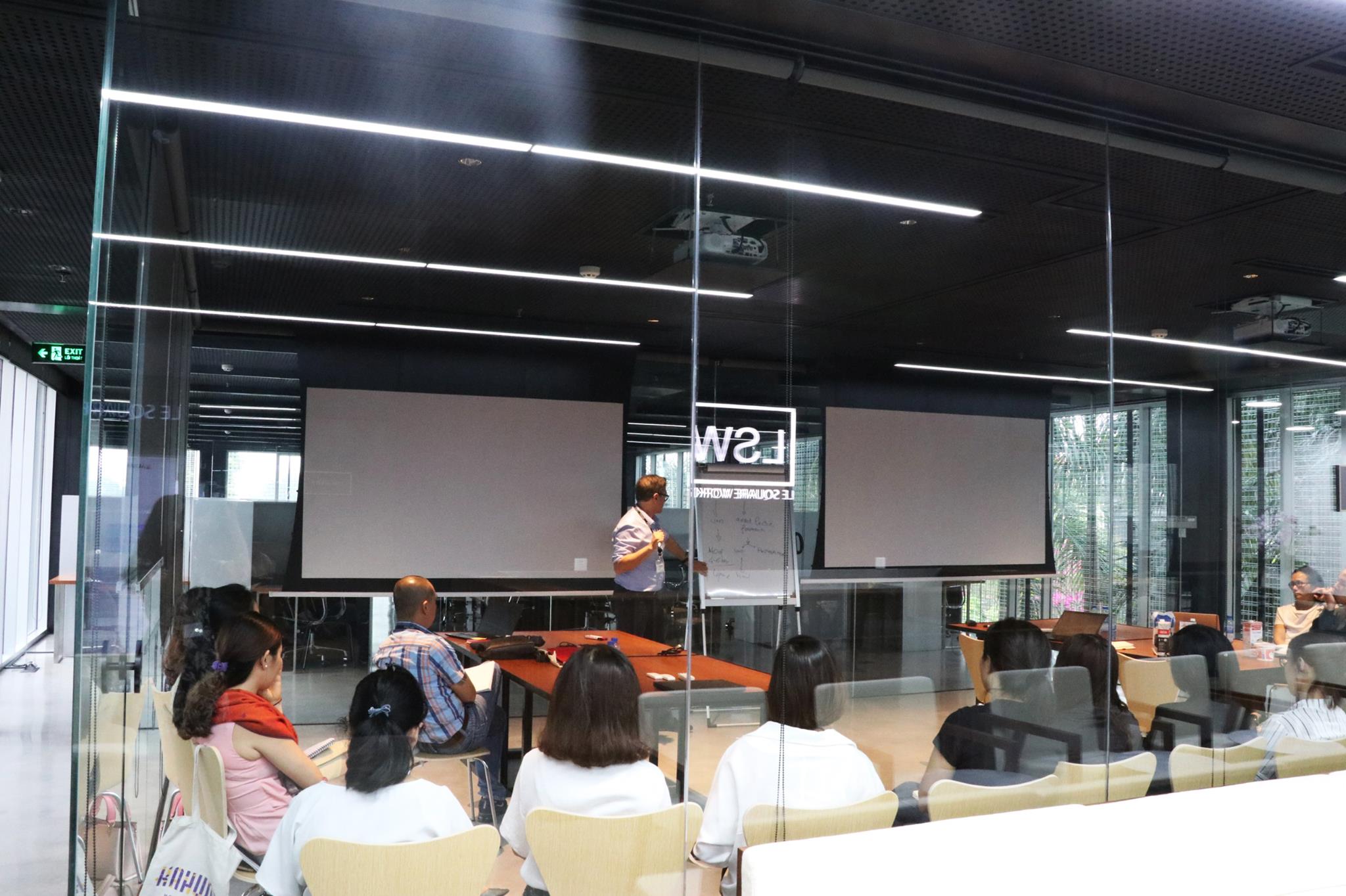 Le Square Working image 2